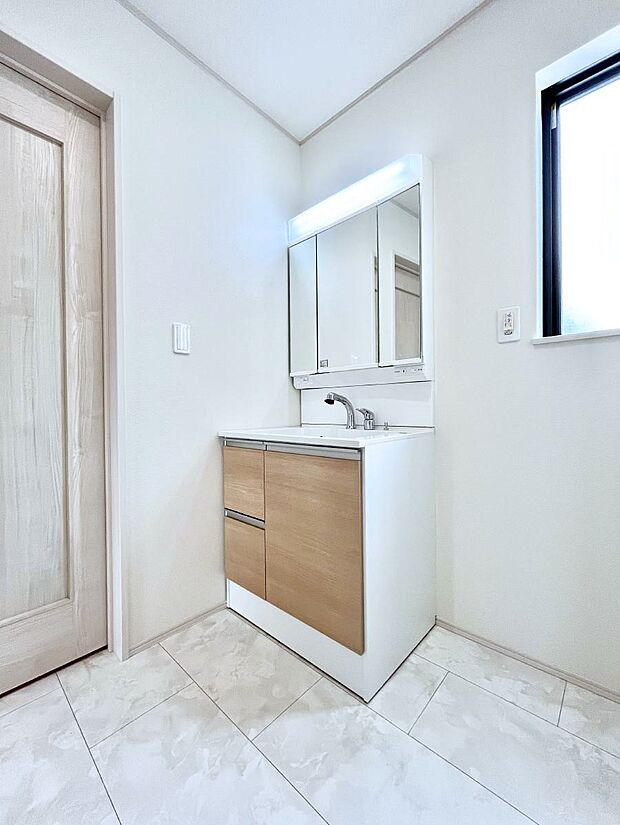 清潔感のある快適空間です。毎日の身支度も気持ち良くお使い頂けます。