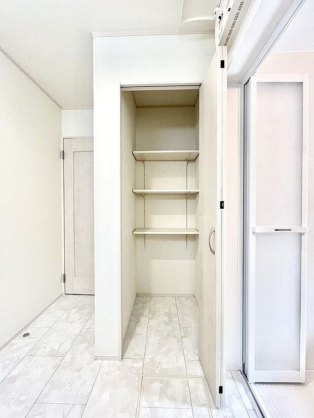 便利なリネン庫で、スッキリした使いやすい洗面室に  