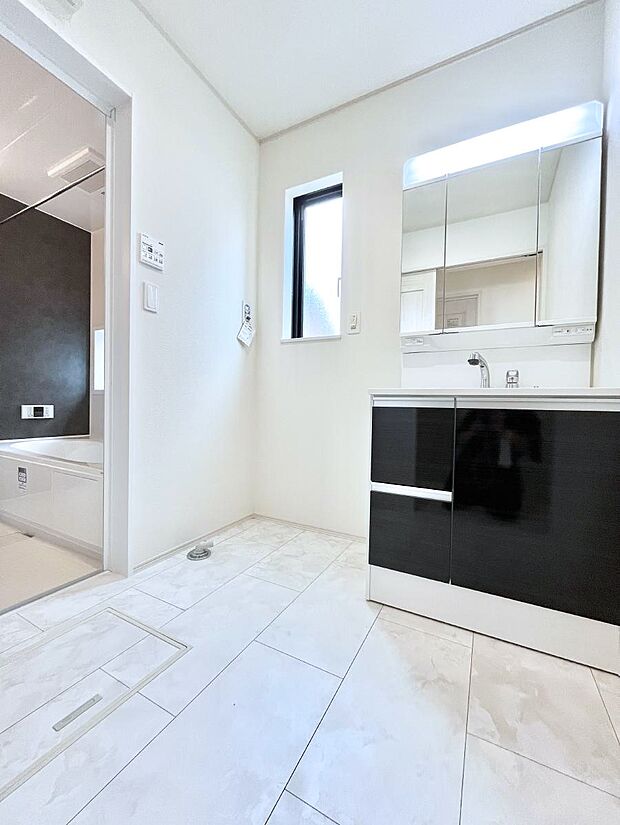 広々とゆとりのあるランドリースペース。  