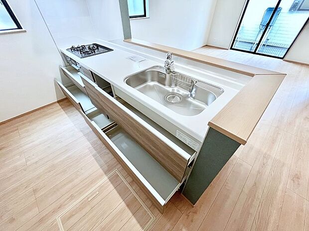 使いやすさを優先したスライド式収納タイプ！