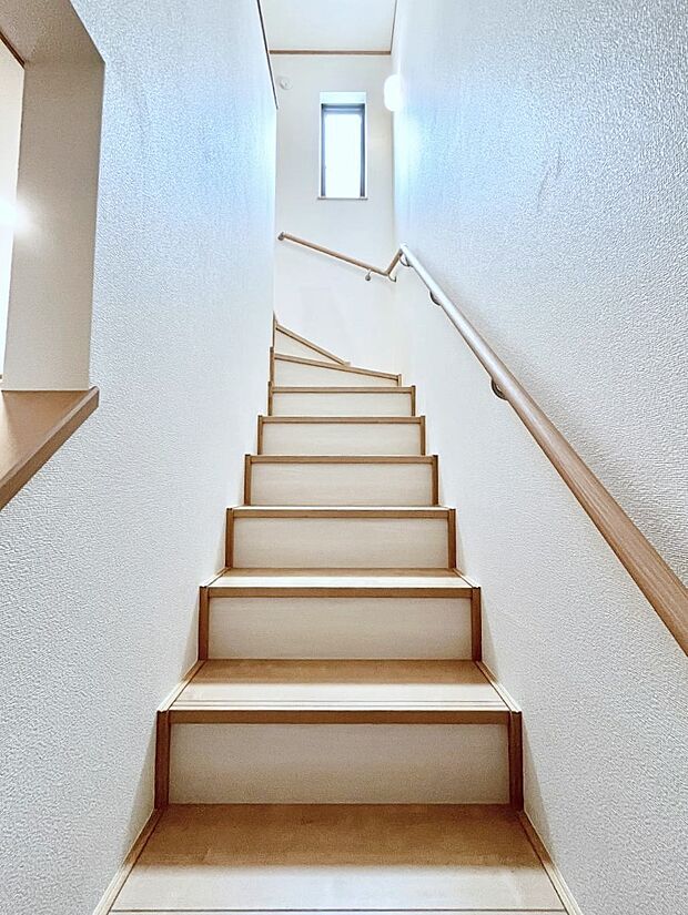 安全性を考慮し階段には手すりを設置しています