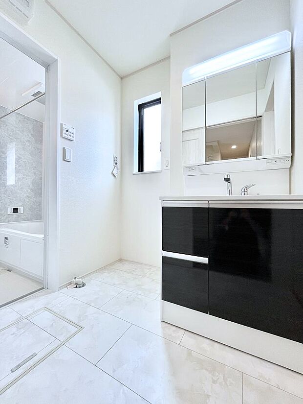 広々とゆとりのあるランドリースペース。  