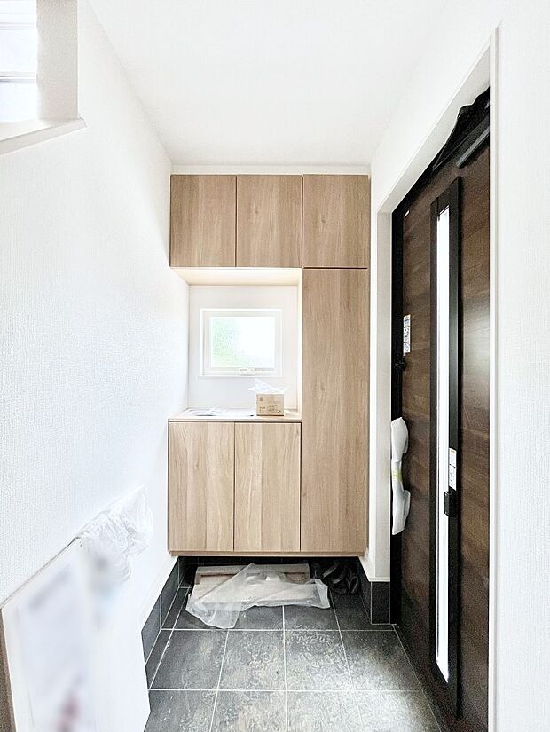 飾り棚を利用して、お越しいただくお客様をおもてなしできます。