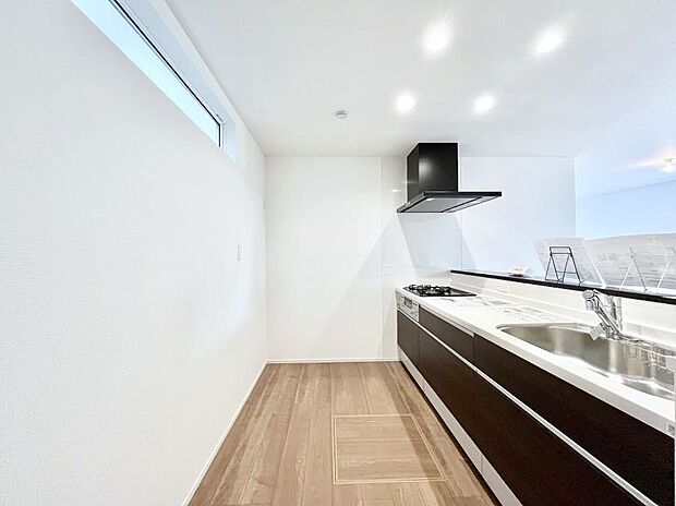 広々とした使い勝手の良いキッチンで日々のお料理も楽しくなりそう