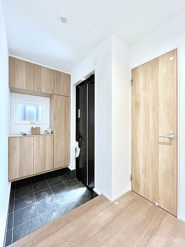 飾り棚を利用して、お越しいただくお客様をおもてなしできます。