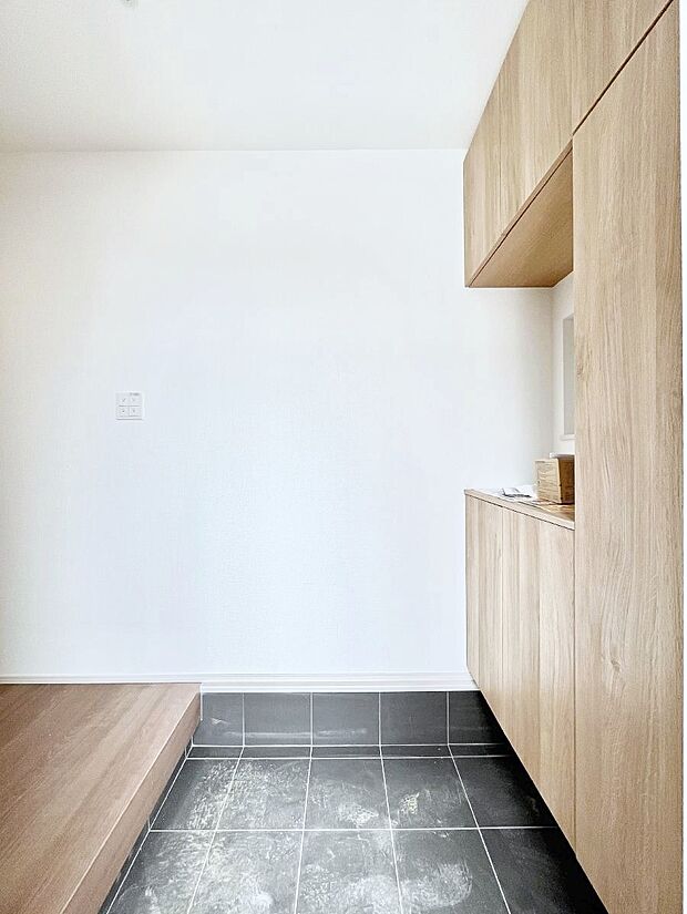 家族の帰宅やお客様をあたたかく迎える玄関