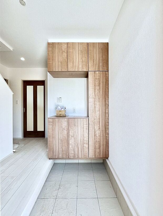 窮屈さを感じさせない広々玄関!