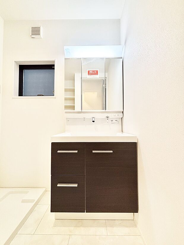 収納力と機能性に優れた洗面化粧台