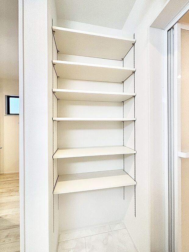 あると嬉しい洗面所収納。タオルやシャンプーなどのストックも収納出来ます。