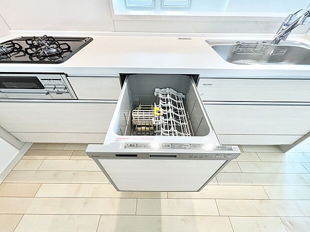 面倒なお片づけは食洗機にお任せ！家事の負担が減って、時間にも気持ちにもゆとりができます。