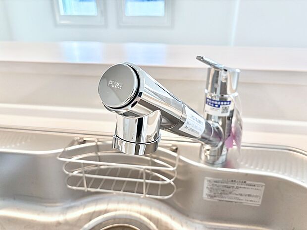 いつでも清潔なおいしいお水を。一つの水栓で水道水と浄水を使い分け。