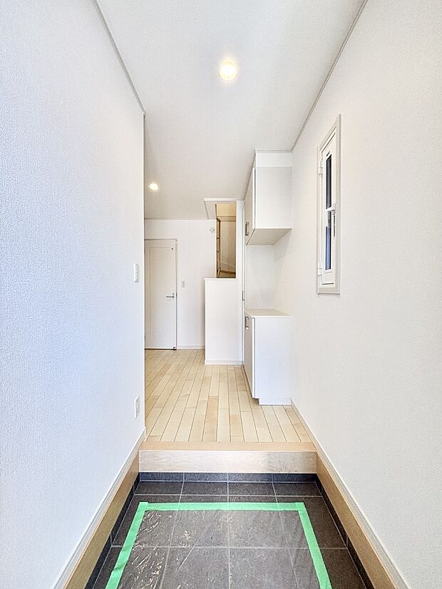 明るい玄関はお客様をお出迎えするのにぴったりです!