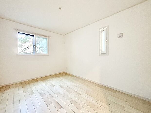 窓からのやさしい光が心地よいプライベートルーム