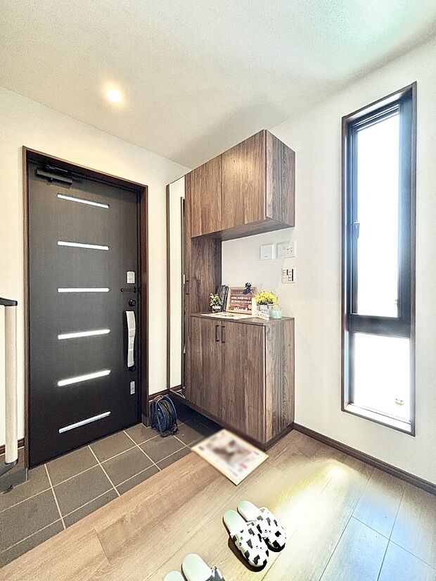 明るい玄関はお客様をお出迎えするのにぴったりです!