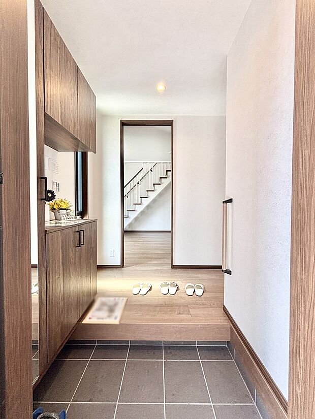 家族の帰宅やお客様をあたたかく迎える玄関