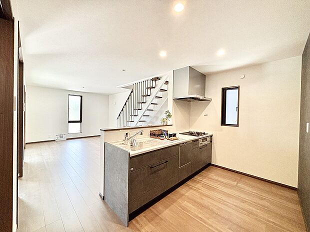 広くて使い勝手のよいキッチン、ご自慢のお料理で家族の笑顔が広がります