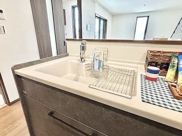 広々としたシンクでお料理やお皿洗いもラクラク快適に!