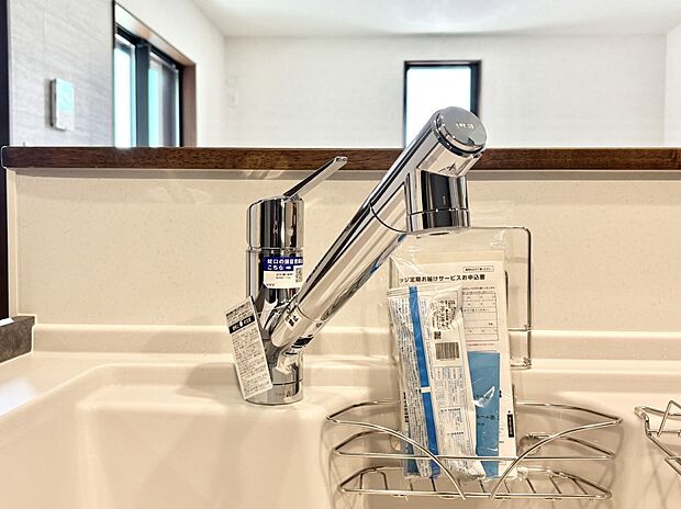 いつでも清潔なおいしいお水を。一つの水栓で水道水と浄水を使い分け。