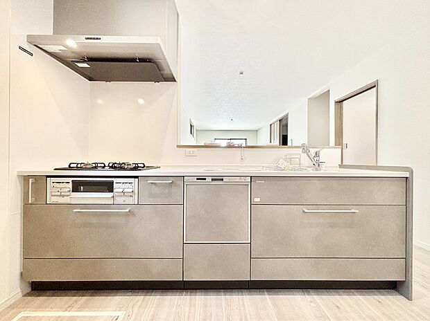 リビングで遊ぶお子様を見守りながらお料理ができる対面キッチン