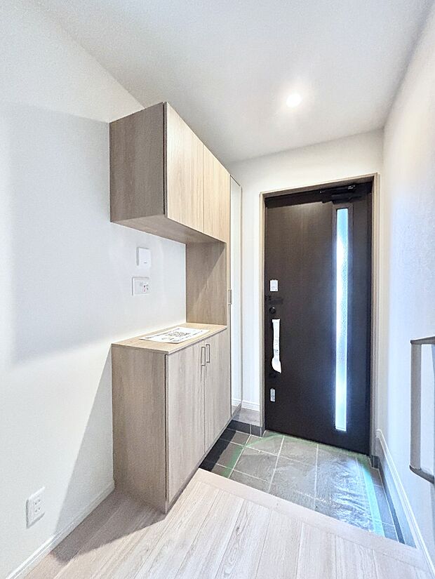 飾り棚を利用して、お越しいただくお客様をおもてなしできます。