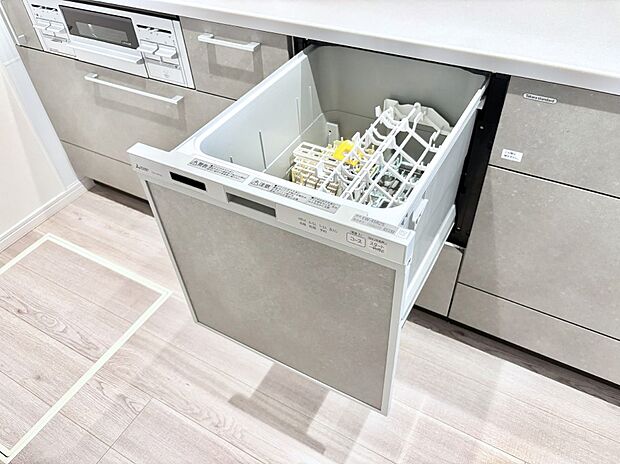 面倒なお片づけは食洗機にお任せ！家事の負担が減って、時間にも気持ちにもゆとりができます。