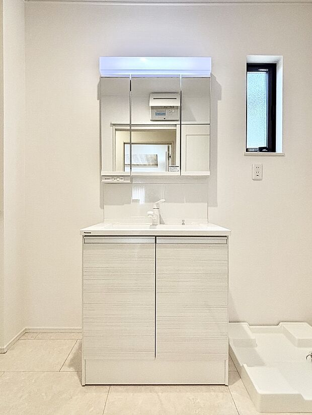 明るい洗面所は毎朝の身支度も楽しくできちゃいそうです。