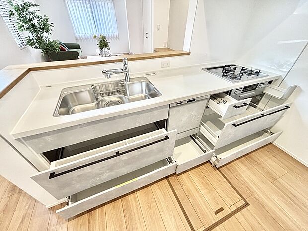 使いやすさを優先したスライド式収納タイプ!