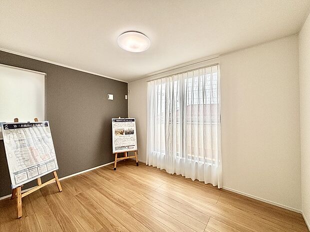 明るいバルコニーサイドに洋室を設置。目覚めの良い寝室に。