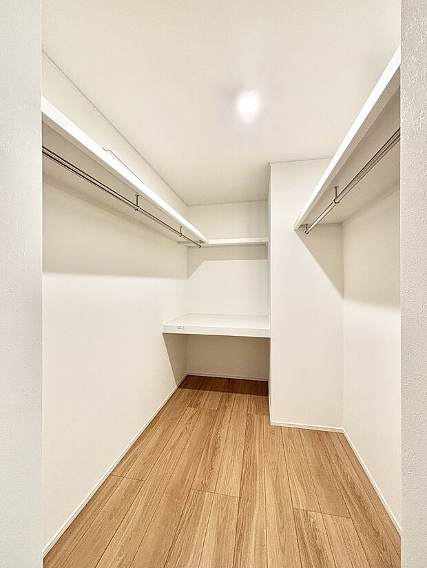 2階には家族みんなで共有できる収納スペース。ファミリークロークとしてお使いいただけます。