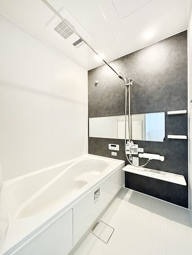 落ち着いた雰囲気でゆっくりお寛ぎいただけるバスルーム