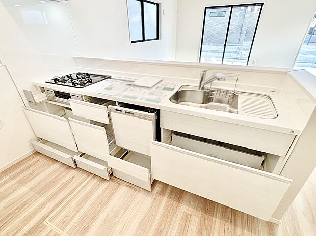 使いやすさを優先したスライド式収納タイプ！