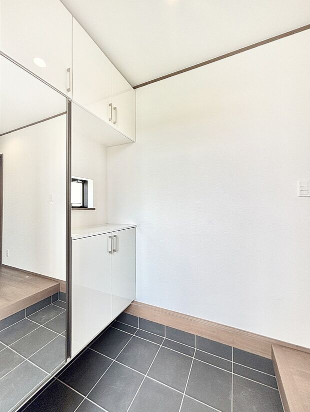 いつもきれいにしておきたい玄関ですね。  