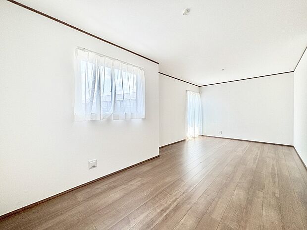 家族団らんの時間も増えそうなくつろぎのリビングダイニング。   