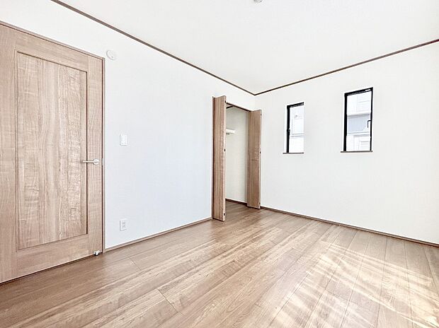 使いやすい形でベットや家具の置き方にも困ることもありません。   