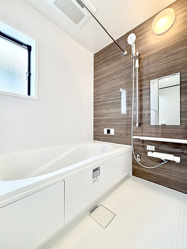 落ち着いた雰囲気でゆっくりお寛ぎいただけるバスルーム