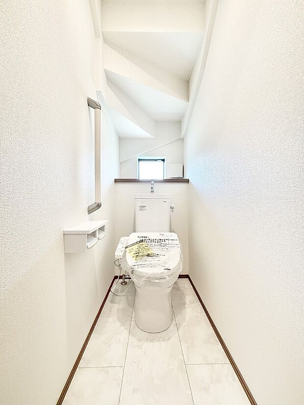 明るく清潔感のあるトイレです。 