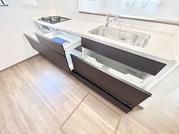 使いやすさを優先したスライド式収納タイプ！