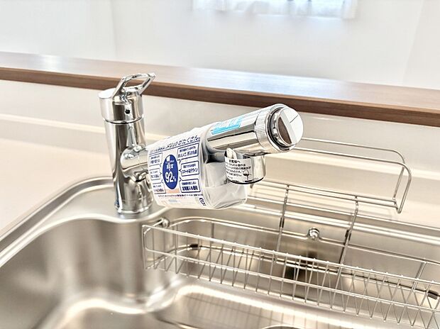 いつでも清潔なおいしいお水を。一つの水栓で水道水と浄水を使い分け。