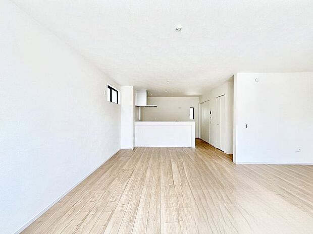 ご家族の会話がはずむ、開放的なダイニング