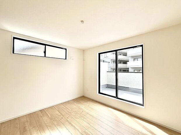 明るいバルコニーサイドに洋室を設置。目覚めの良い寝室に。