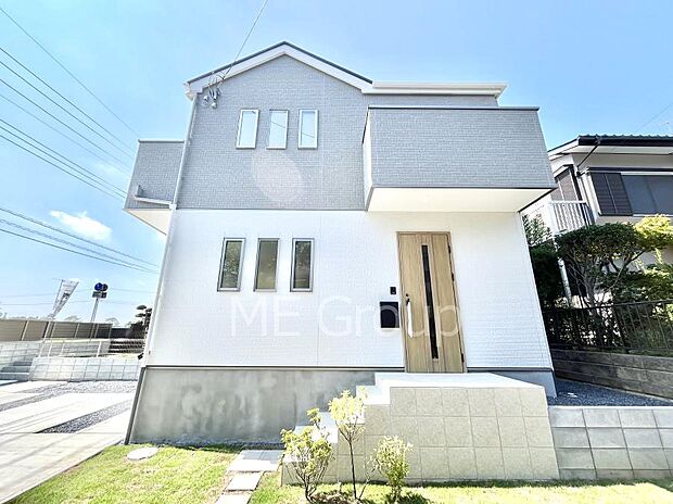 洗練された外観、上質な住空間が広がる室内は永く安心して過ごせる住居です。