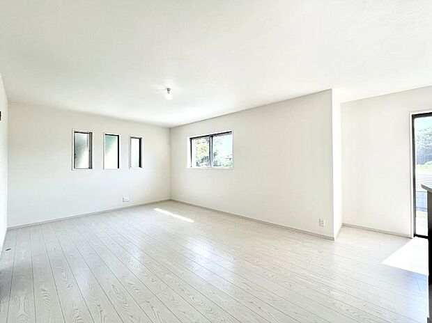 家族の笑顔が自然と生まれてくる、そんな雰囲気のダイニングに仕上がっています