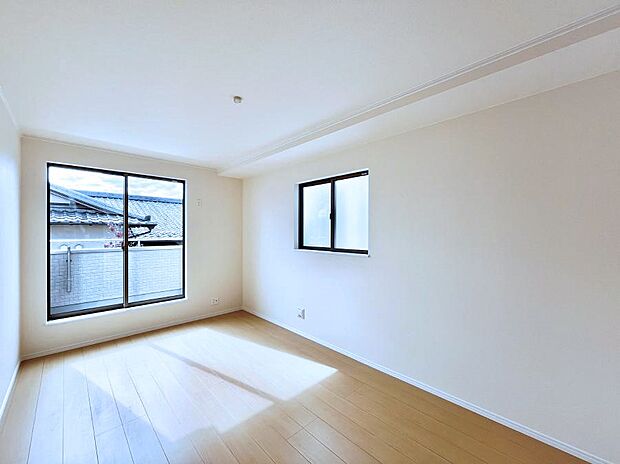 明るいバルコニーサイドに洋室を設置。目覚めの良い寝室に。