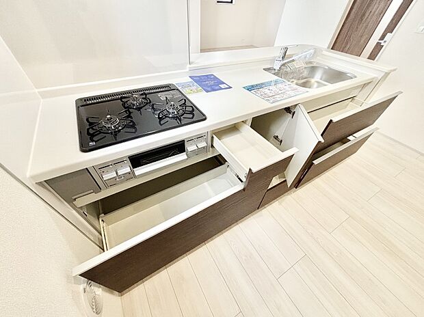 使いやすさを優先したスライド式収納タイプ!