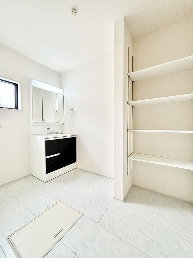 広々とゆとりのあるランドリースペース