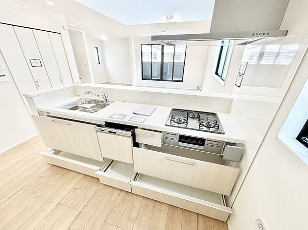 使いやすさを優先したスライド式収納タイプ！