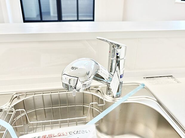 いつでも清潔なおいしいお水を。一つの水栓で水道水と浄水を使い分け。