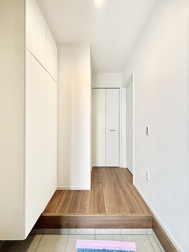 家族の帰宅やお客様をあたたかく迎える玄関  