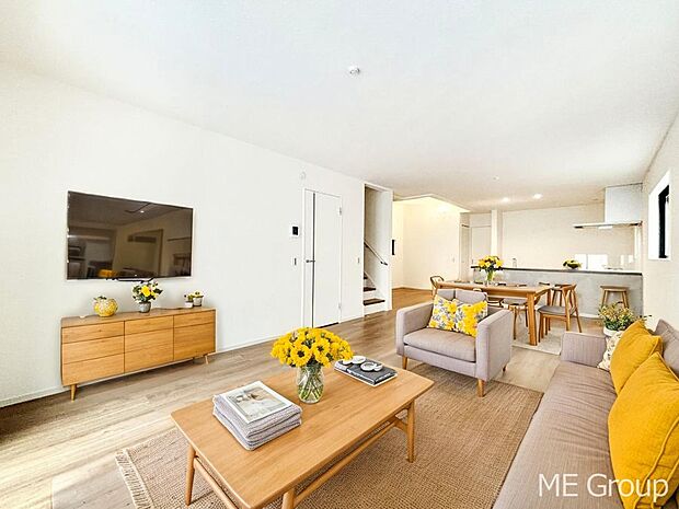 リビングには床暖房採用。ワンランク上の心地よい空間　※家具はCGです