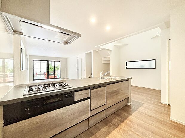 料理をしながらご家族との会話を楽しめる対面カウンターキッチン